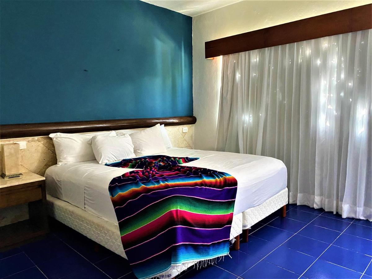 Hotel Mariachi By Kavia 5Th Av Плая дел Кармен Екстериор снимка